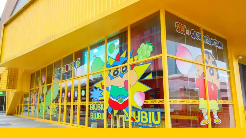 Crayon Shin-chan — Full-height glass facade